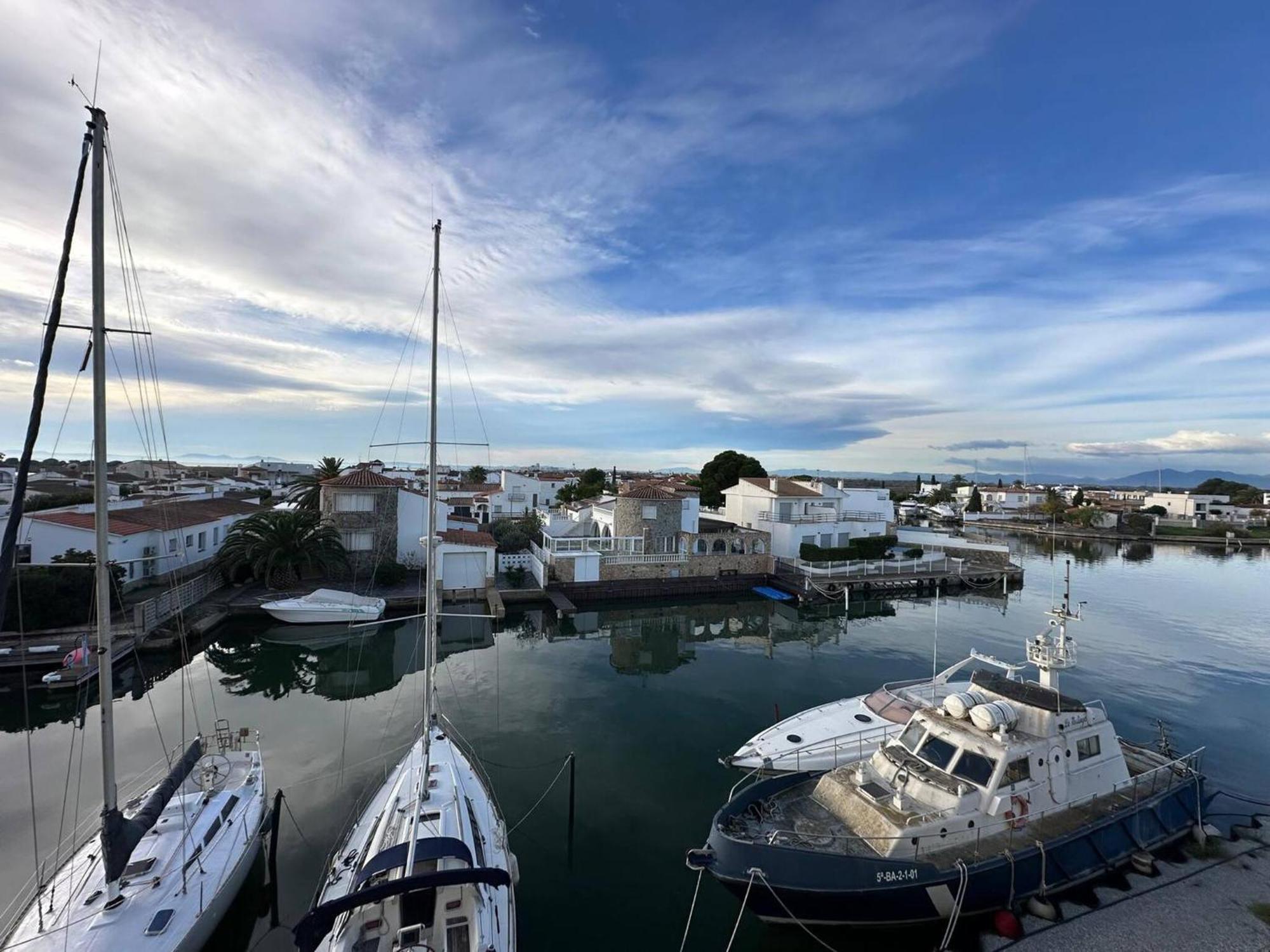 Apartamento En Roses Con Vistas Al Canal Y Piscina Luaran gambar