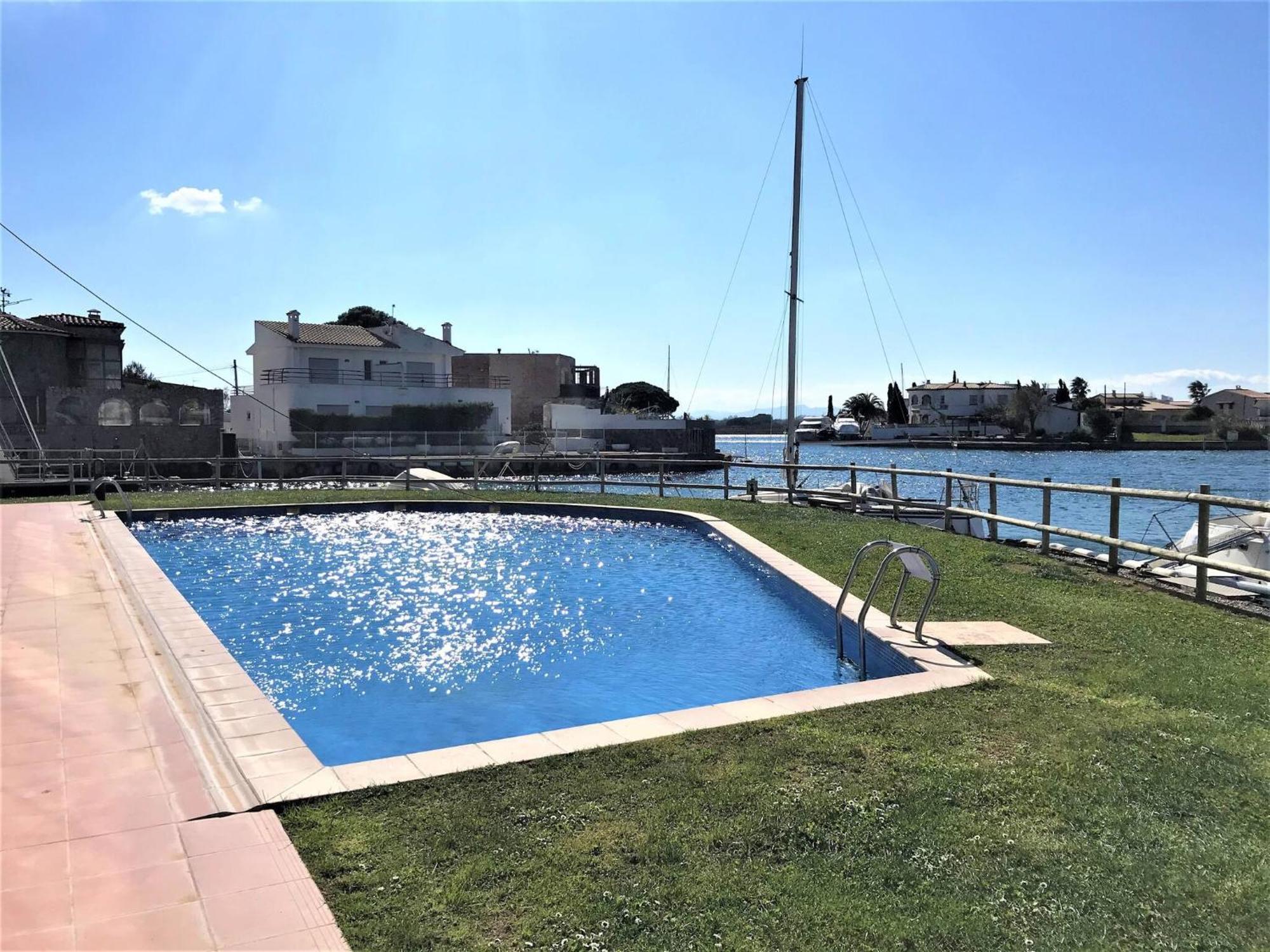 Apartamento En Roses Con Vistas Al Canal Y Piscina Luaran gambar