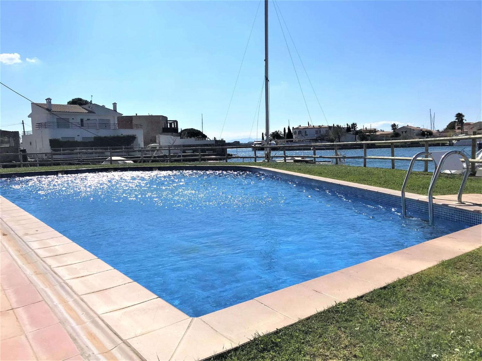 Apartamento En Roses Con Vistas Al Canal Y Piscina Luaran gambar