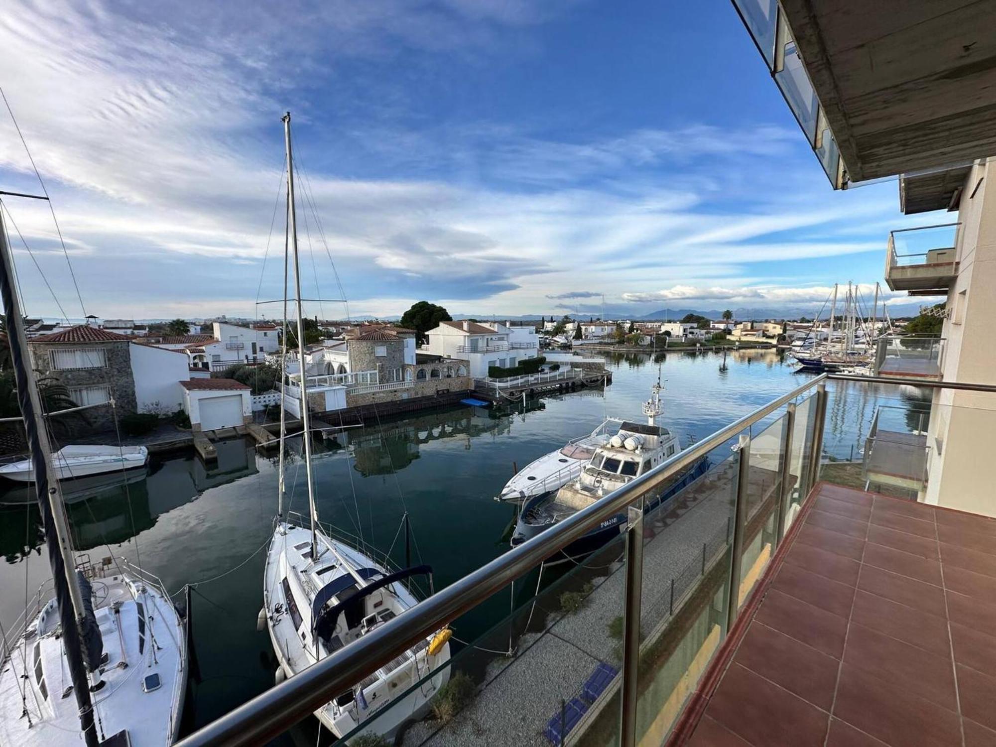 Apartamento En Roses Con Vistas Al Canal Y Piscina Luaran gambar