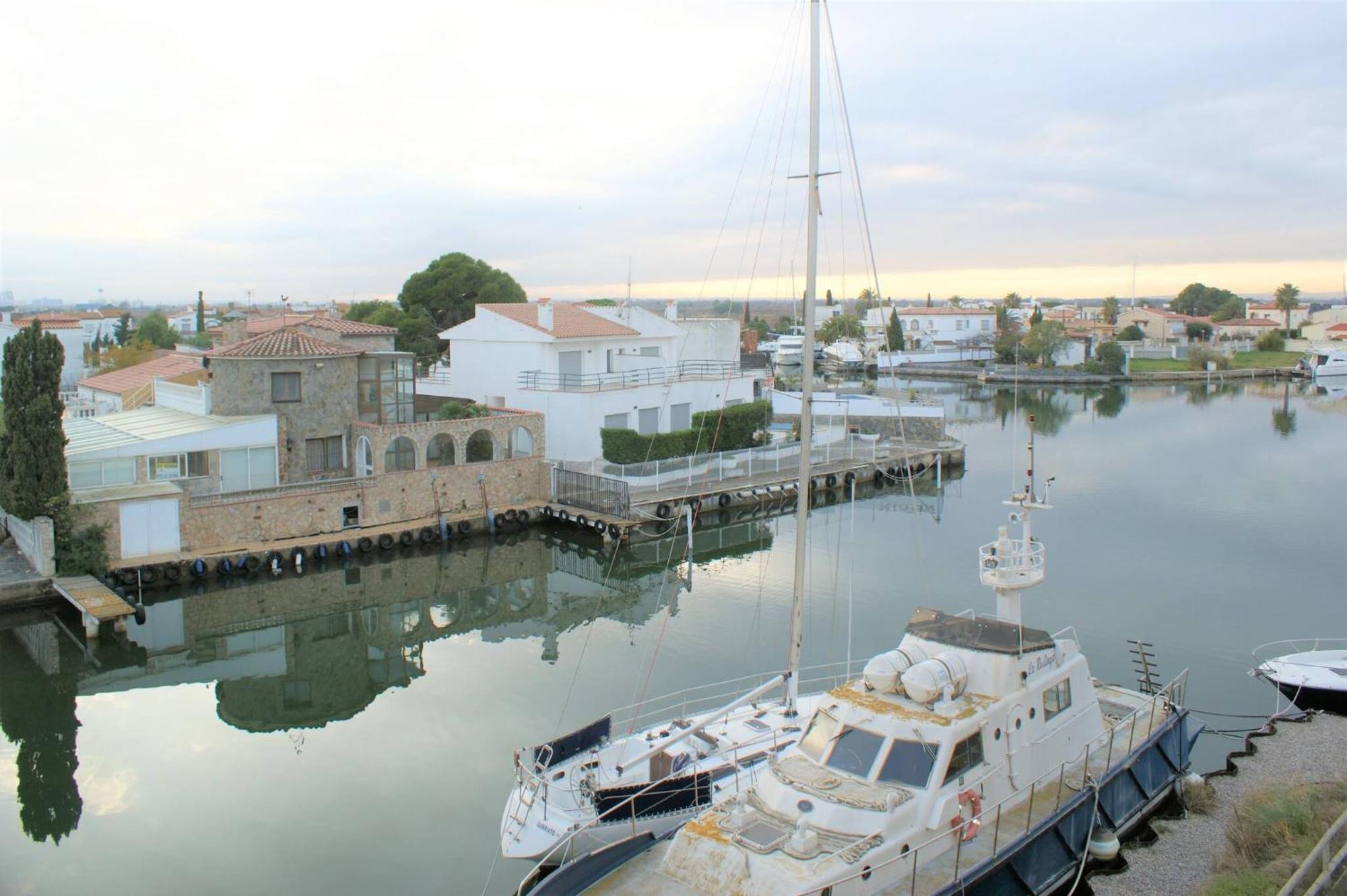Apartamento En Roses Con Vistas Al Canal Y Piscina Luaran gambar