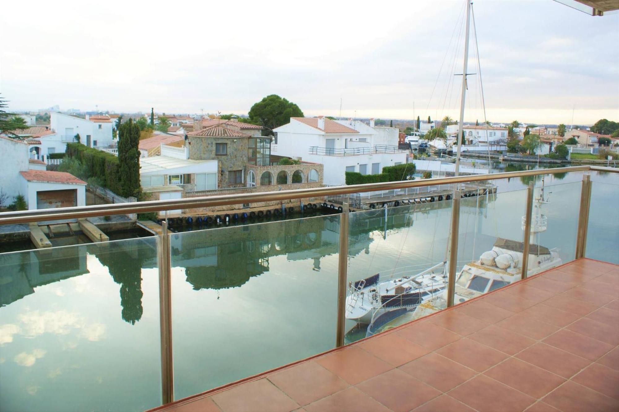 Apartamento En Roses Con Vistas Al Canal Y Piscina Luaran gambar